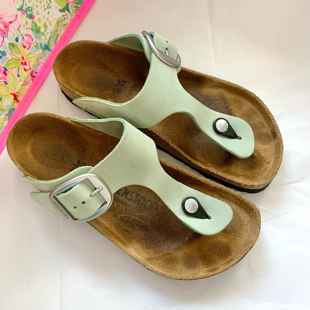 Birkenstock Gizeh Big Buckle Nubuck Leather Sandal In Matcha Green Eu 37